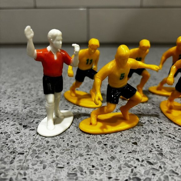 Lot of 7 Soccer Action Figures Cake Cupcake Toppers 2003 Kaskey Kids Yellow Gold - Picture 6 of 6
